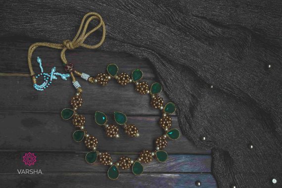 Beautiful Antique Emerald Teardrop Necklace-01