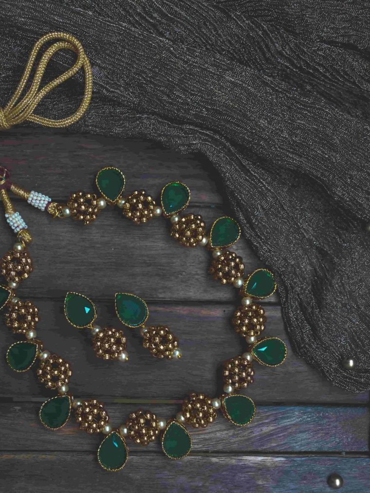 Beautiful Antique Emerald Teardrop Necklace-01