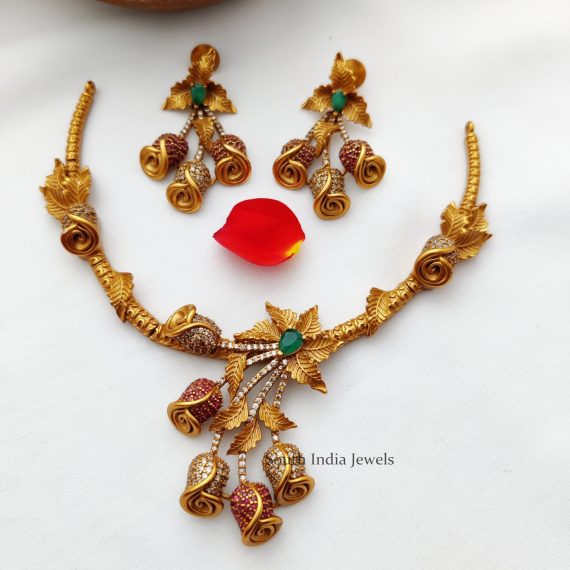 Trendy Flower Design Necklace