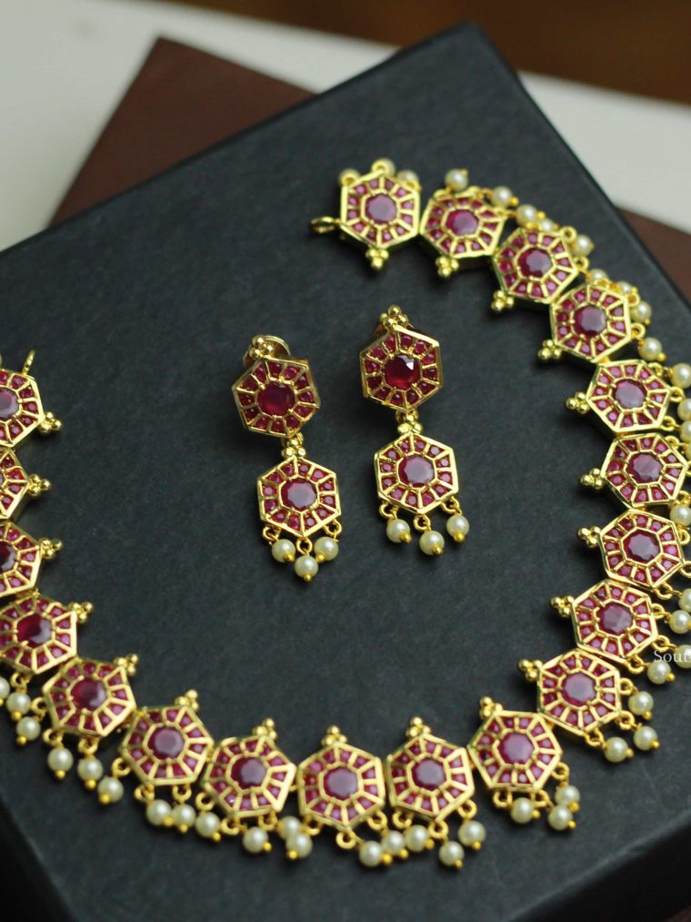 Traditional Design Pearl Necklace