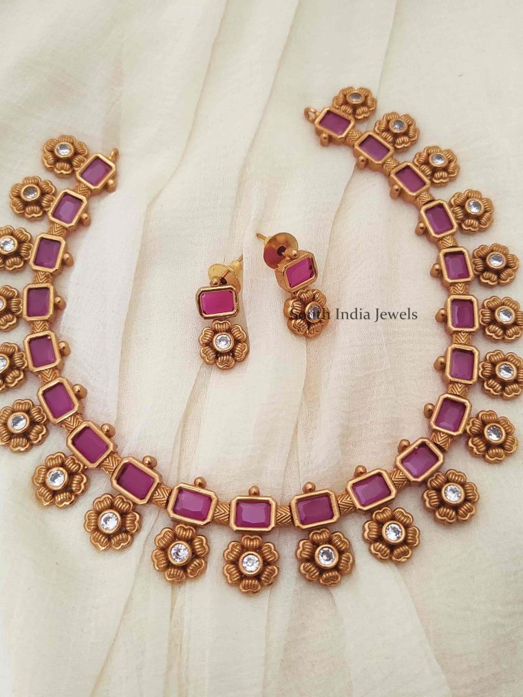 Beautiful Floral Design Necklace