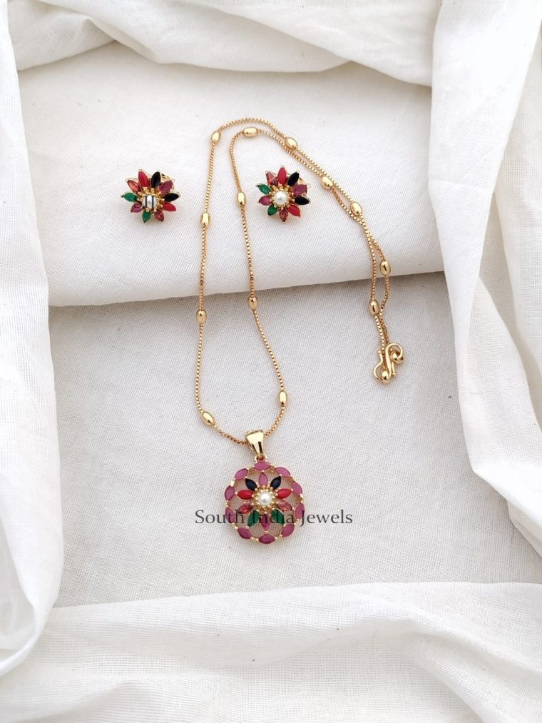 Stunning Floral Design Pendant Set With Chain