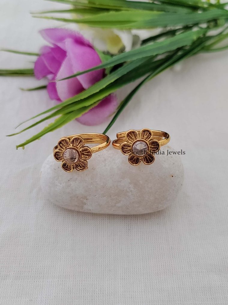 Trendy Floral Design Toe Rings