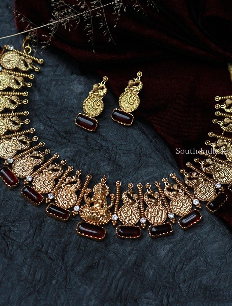 Beautiful Peacock Garnet Necklace