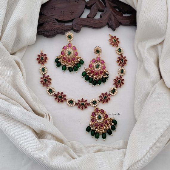 Gorgeous Flower Design Necklace