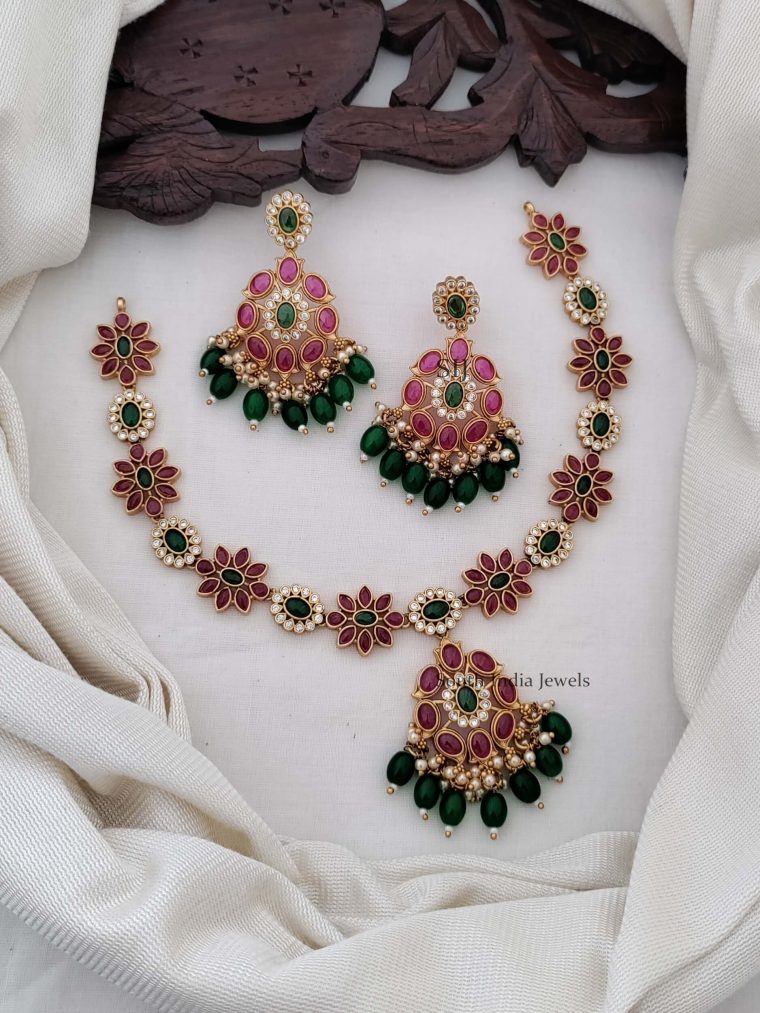 Gorgeous Flower Design Necklace