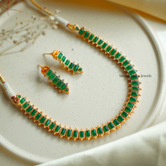 Trendy Emerald Stones Necklace