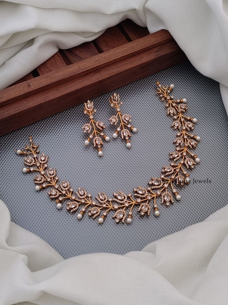 Cute Flower Design Necklace