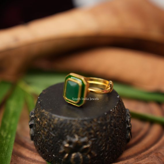 Green Stone Finger Ring