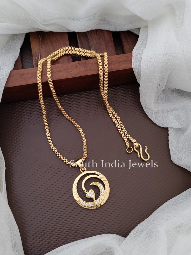 Trendy Gold Tone Pendant Chain