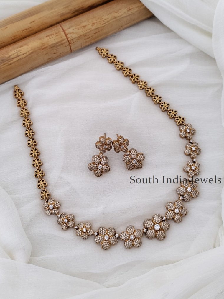 Attractive Floral Necklace