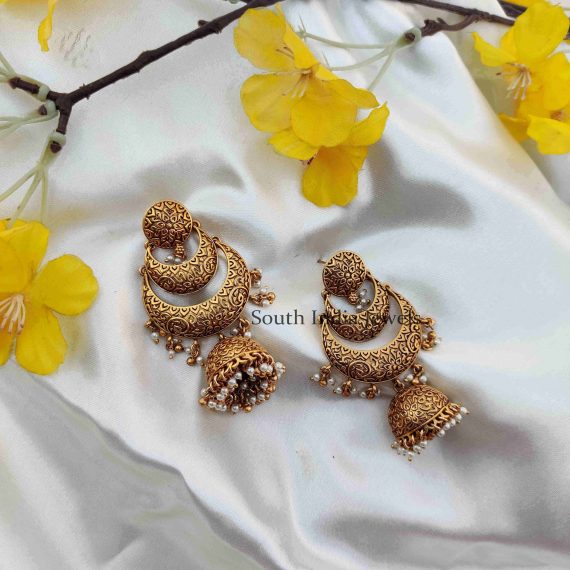 Graceful Crescent Shaped Antique Finish Earring