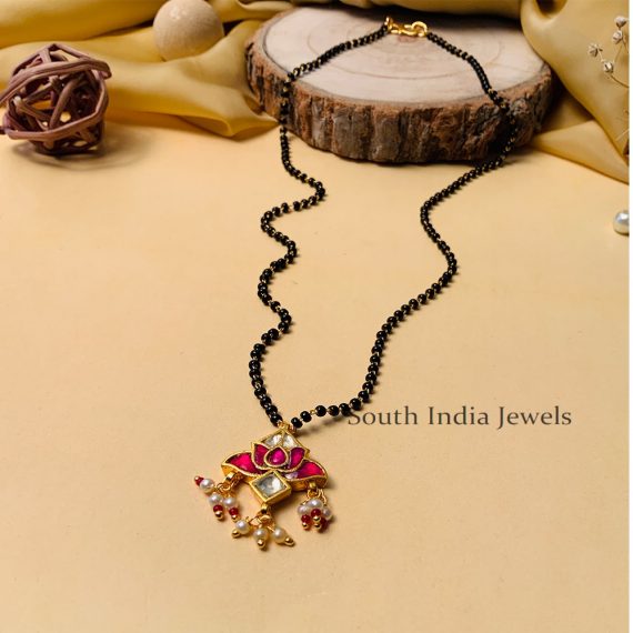 Classy Ahmedabadi Jadau Pachi Polki Kundan Square Lotus Mangalsutra