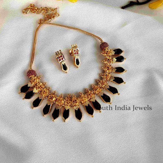 Gorgeous and Stylish Kerala Design Nagapadam Floral Necklace 01