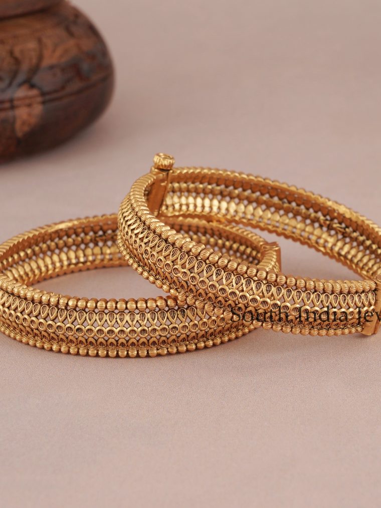 Marvelous Design Gold Bangle Set