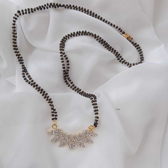 AD Leaf Pendant Blackbeaded Mangalsutra