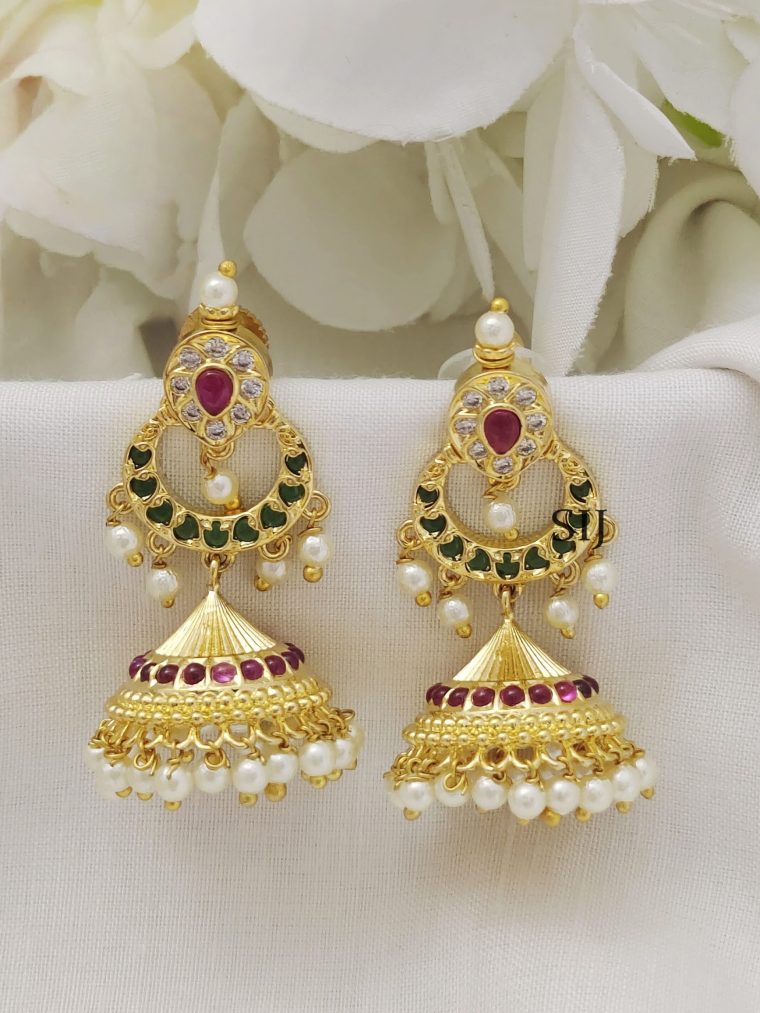 Elegant Gold Toned Kemp Jhumkas