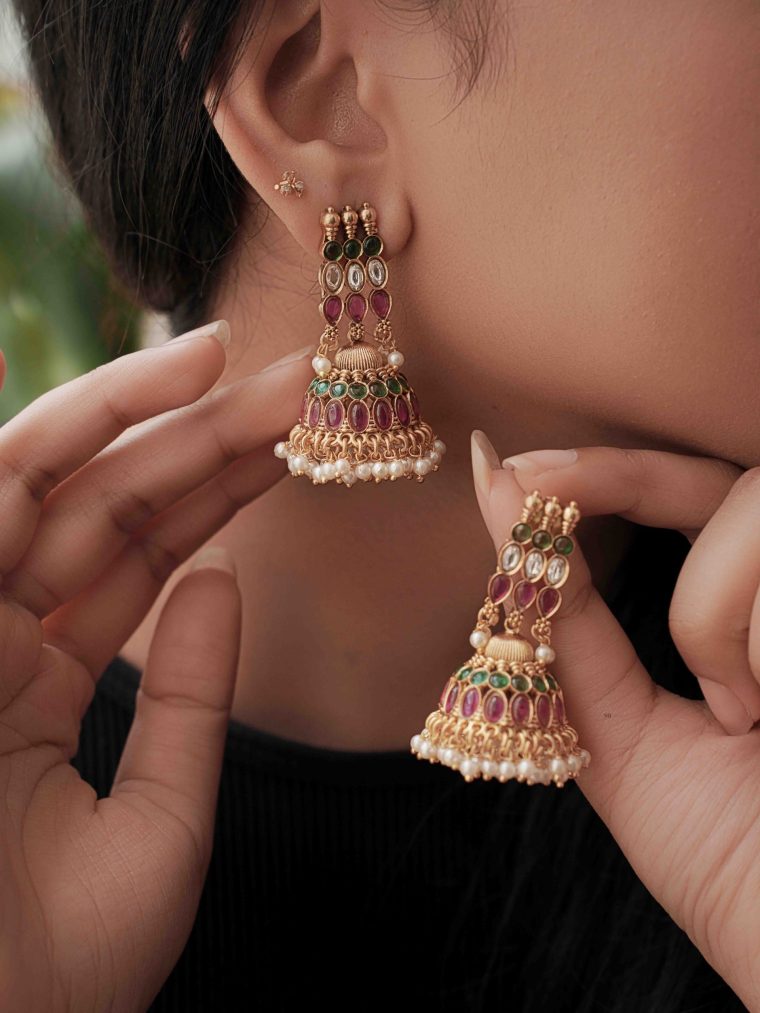 Sizzling Kemp Stone Jhumka