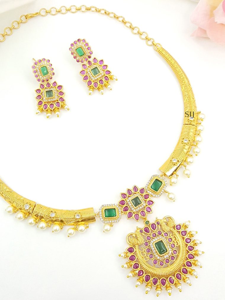 Stunning Flower Carved Design Gold Plated Hasli Necklace Set