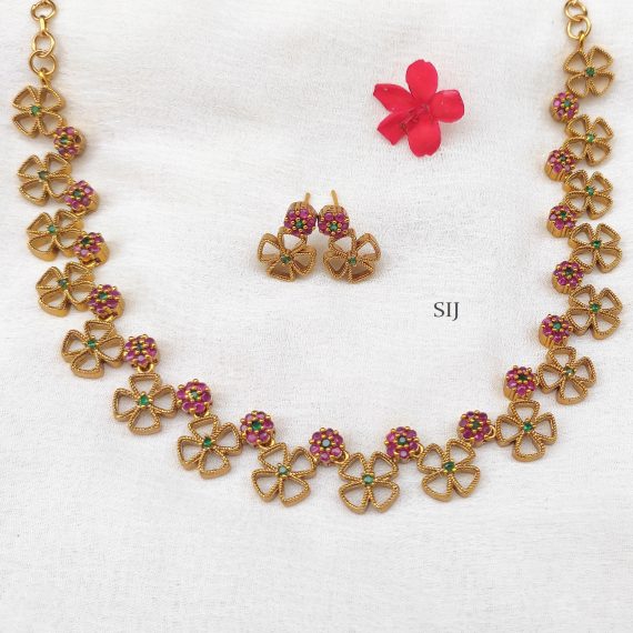 Elite Matt Flower Necklace