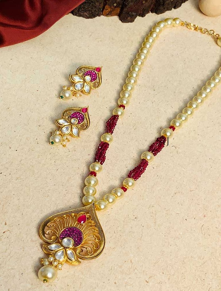 Sparkling Gold Plated Kundan Necklace