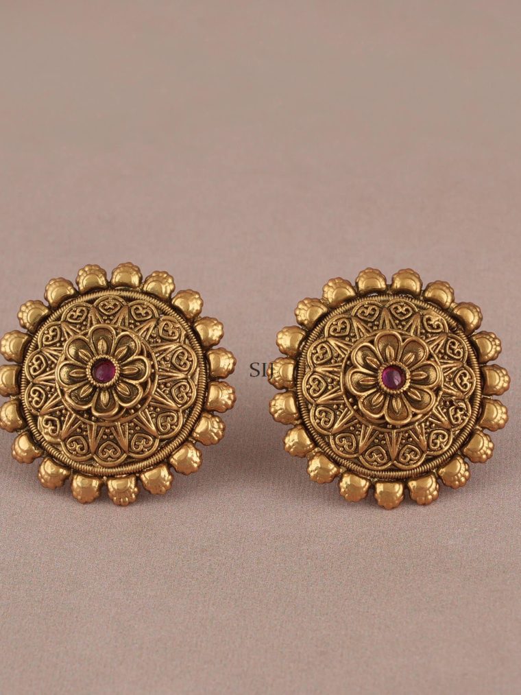 Elegant Gold Polish Antique Stone Stud