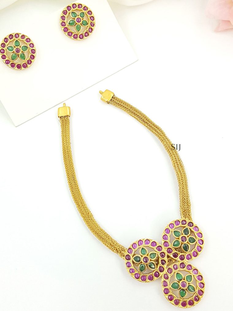 Elegant Gold Polish Flower Round Necklace