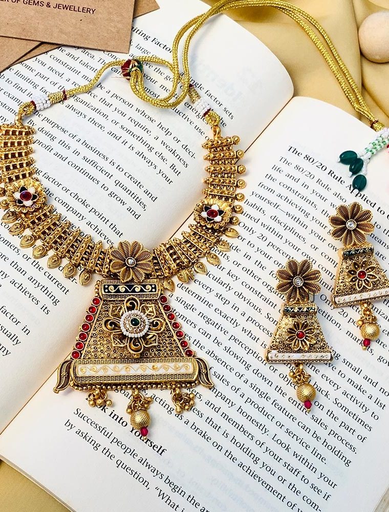 Alluring Gold Plated Antique Kundan Necklace