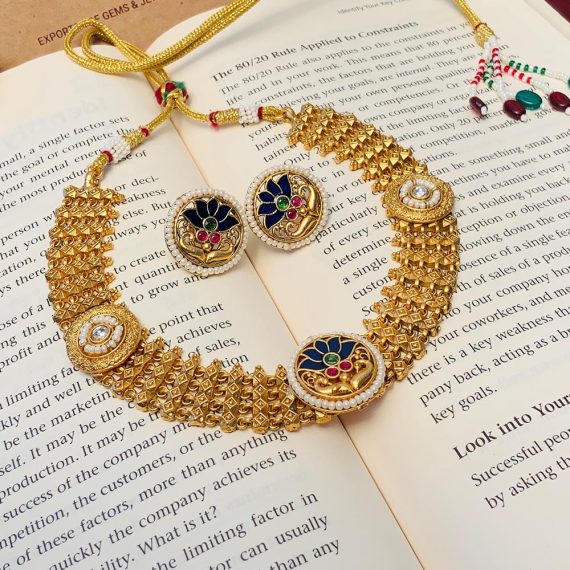 Fashionable Matt Gold Plated Kundan Necklace