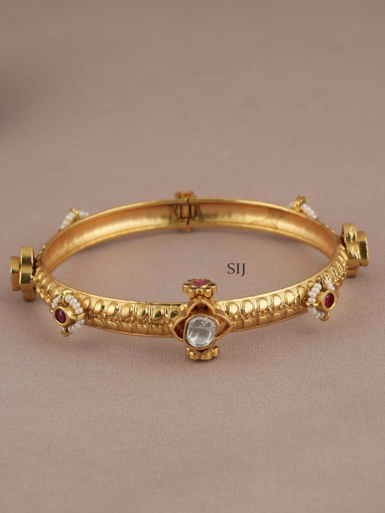 Charming Gold Finish Openable Sleek Kada Bangle