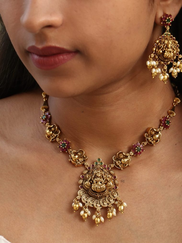 Unique Samriddhi Kemp Gold Finish Necklace