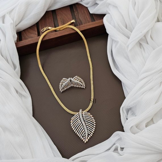 Imitation Leaf Pendant With Chain Set