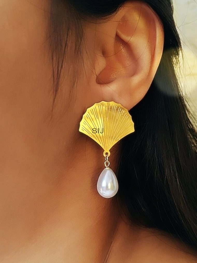 Matte Finish Shell Shape Pearl Drop Earring