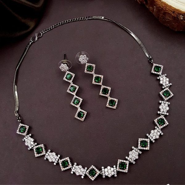 Green Diamond Black Rose Polish Necklace