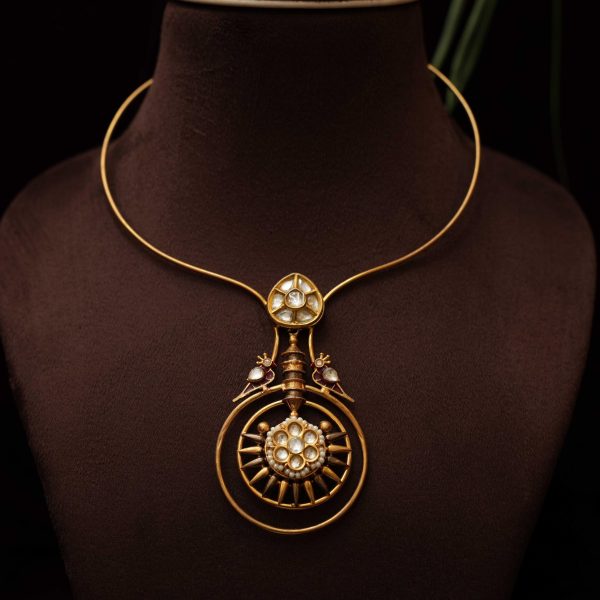 Circle Shape Pendant Hasli Necklace