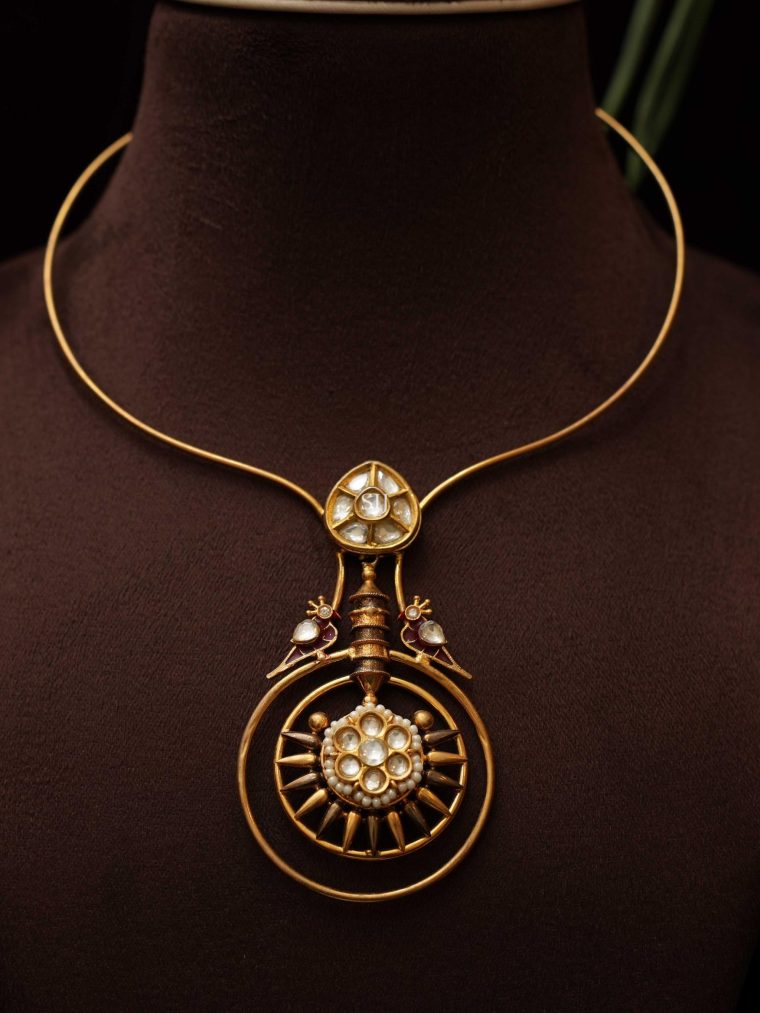 Circle Shape Pendant Hasli Necklace