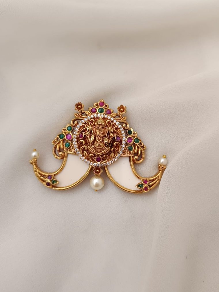 Gold Plated Ganesh Tiger Nail Pendent