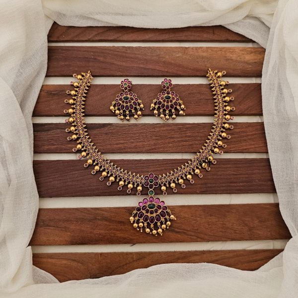 Traditional Flower Pendant Necklace Set