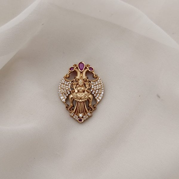 Traditional Lakshmi Saree Pin with Dual Peacocks