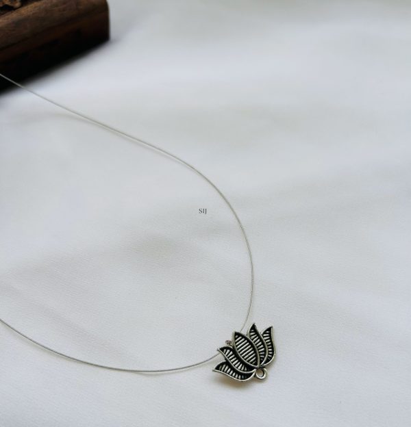 Imitation Flower Design GS Invisible Necklace